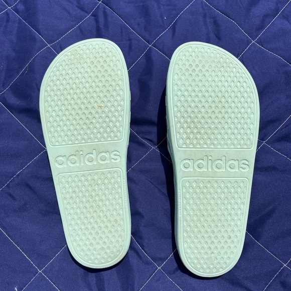 Adidas women’s size 9 slides - Picture 5 of 5